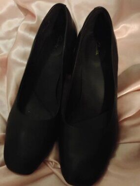 Clarks Pumps Shoes Womens 8M Slip On Black Leather Block Heel